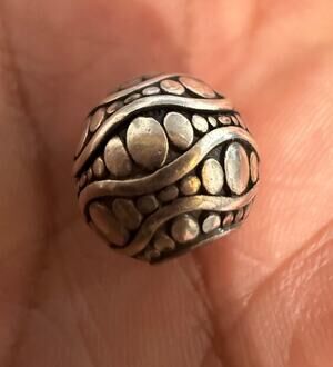 Unsigned Brighton Style Silver Tone Bracelet Charm